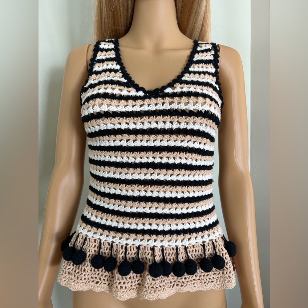Beautiful size small shirt! Brand new with torn tag